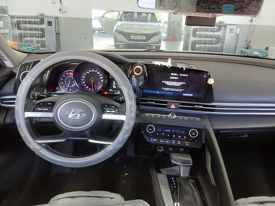 HYUNDAI AVANTE (CN7) 1.6 GASOLINE MODERN 2021 - zdjęcie 11
