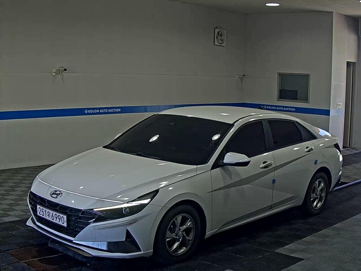 HYUNDAI AVANTE (CN7) 1.6 GASOLINE MODERN 2021 - zdjęcie 2