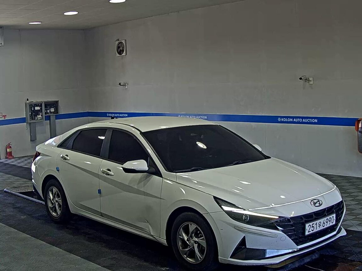 HYUNDAI AVANTE (CN7) 1.6 GASOLINE MODERN 2021 - zdjęcie 3
