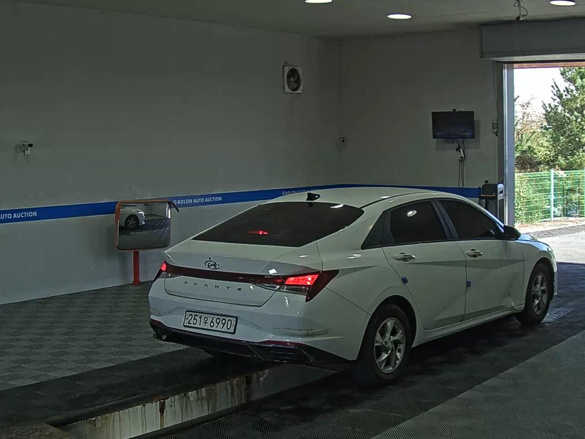 HYUNDAI AVANTE (CN7) 1.6 GASOLINE MODERN 2021 - zdjęcie 5