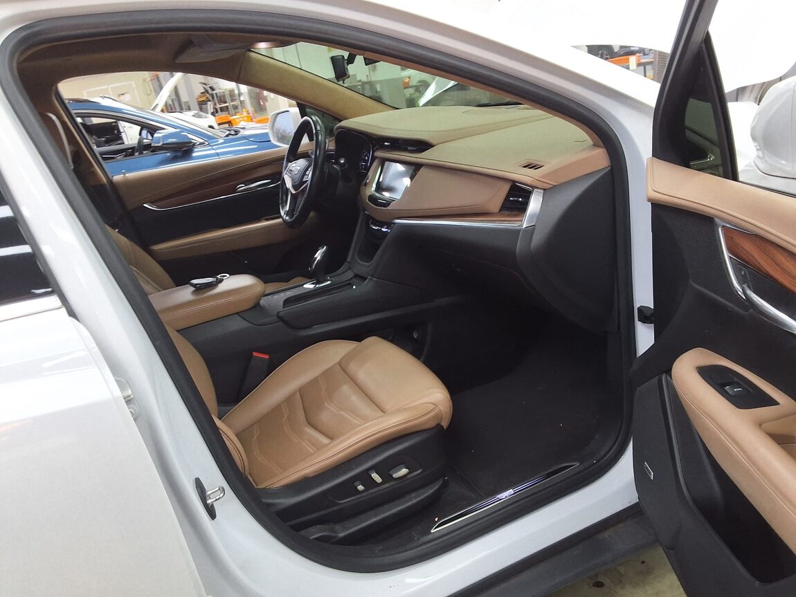 CADILLAC XT5 3.6 PLATINUM 2019 - zdjęcie 14