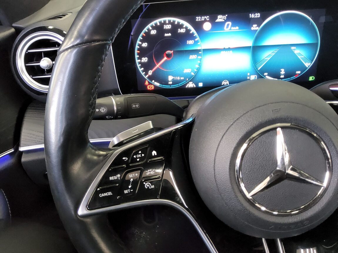 MERCEDES-BENZ E-CLASS (5TH GEN) E250 AVANTGARDE 2022 - zdjęcie 17