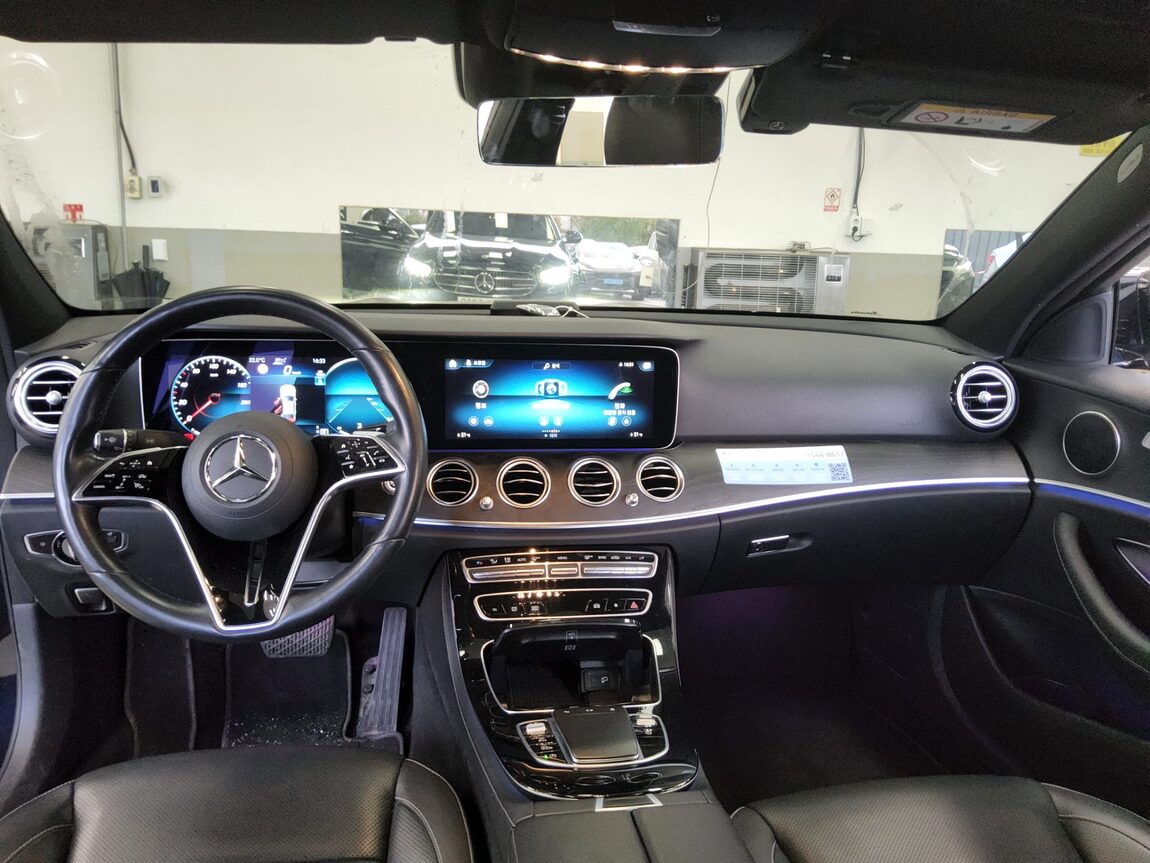 MERCEDES-BENZ E-CLASS (5TH GEN) E250 AVANTGARDE 2022 - zdjęcie 11