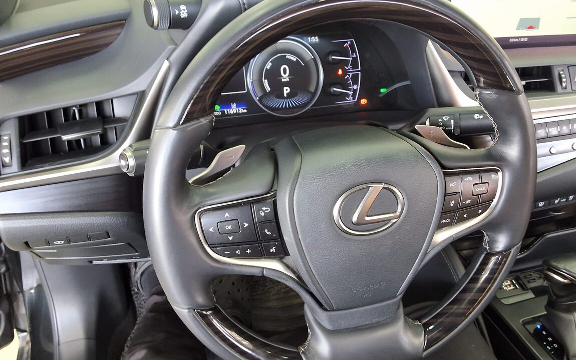 LEXUS ES (7TH GEN) 300h SUPREME 2019 - zdjęcie 17