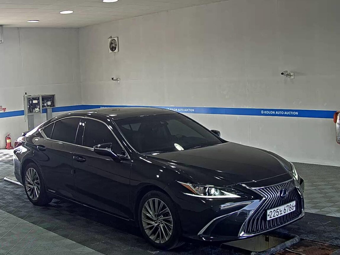 LEXUS ES (7TH GEN) 300h SUPREME 2019 - zdjęcie 3
