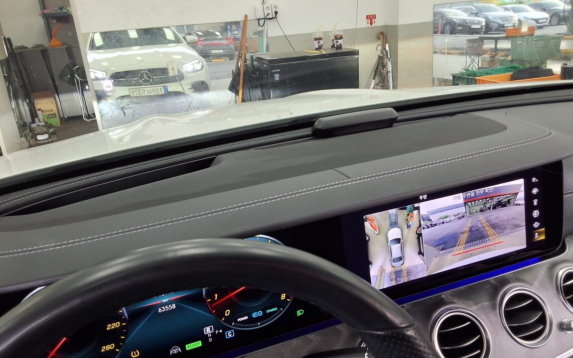 MERCEDES-BENZ E-CLASS (5TH GEN) E350 4MATIC AMG LINE 2022 - zdjęcie 19
