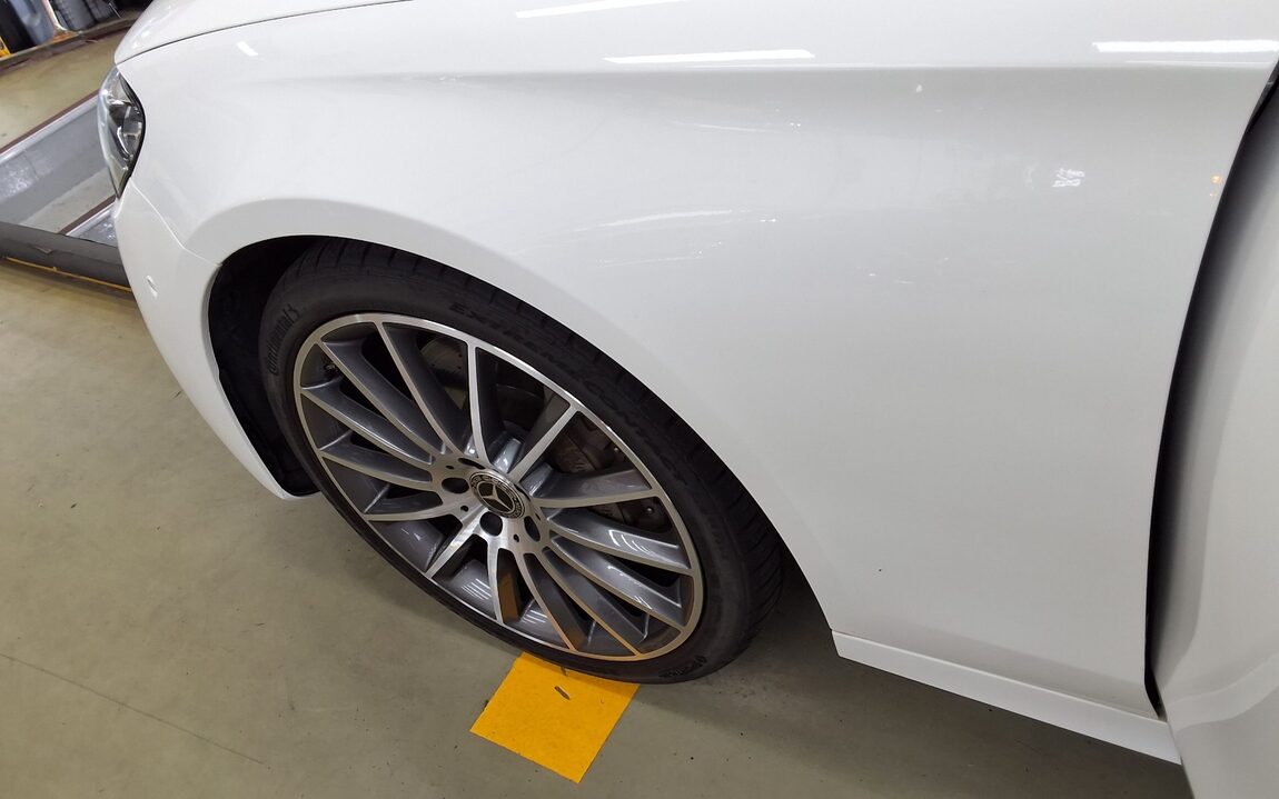 MERCEDES-BENZ E-CLASS (5TH GEN) E350 4MATIC AMG LINE 2022 - zdjęcie 24