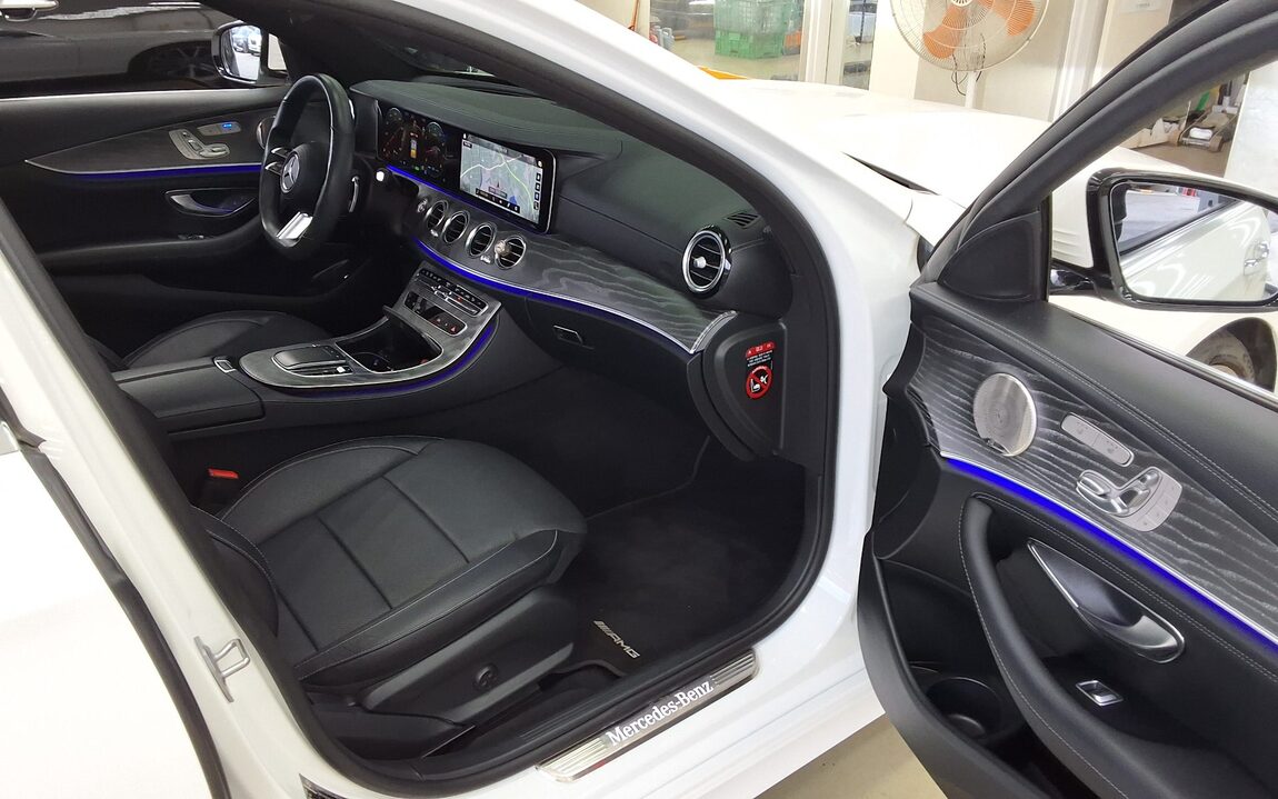 MERCEDES-BENZ E-CLASS (5TH GEN) E350 4MATIC AMG LINE 2022 - zdjęcie 14