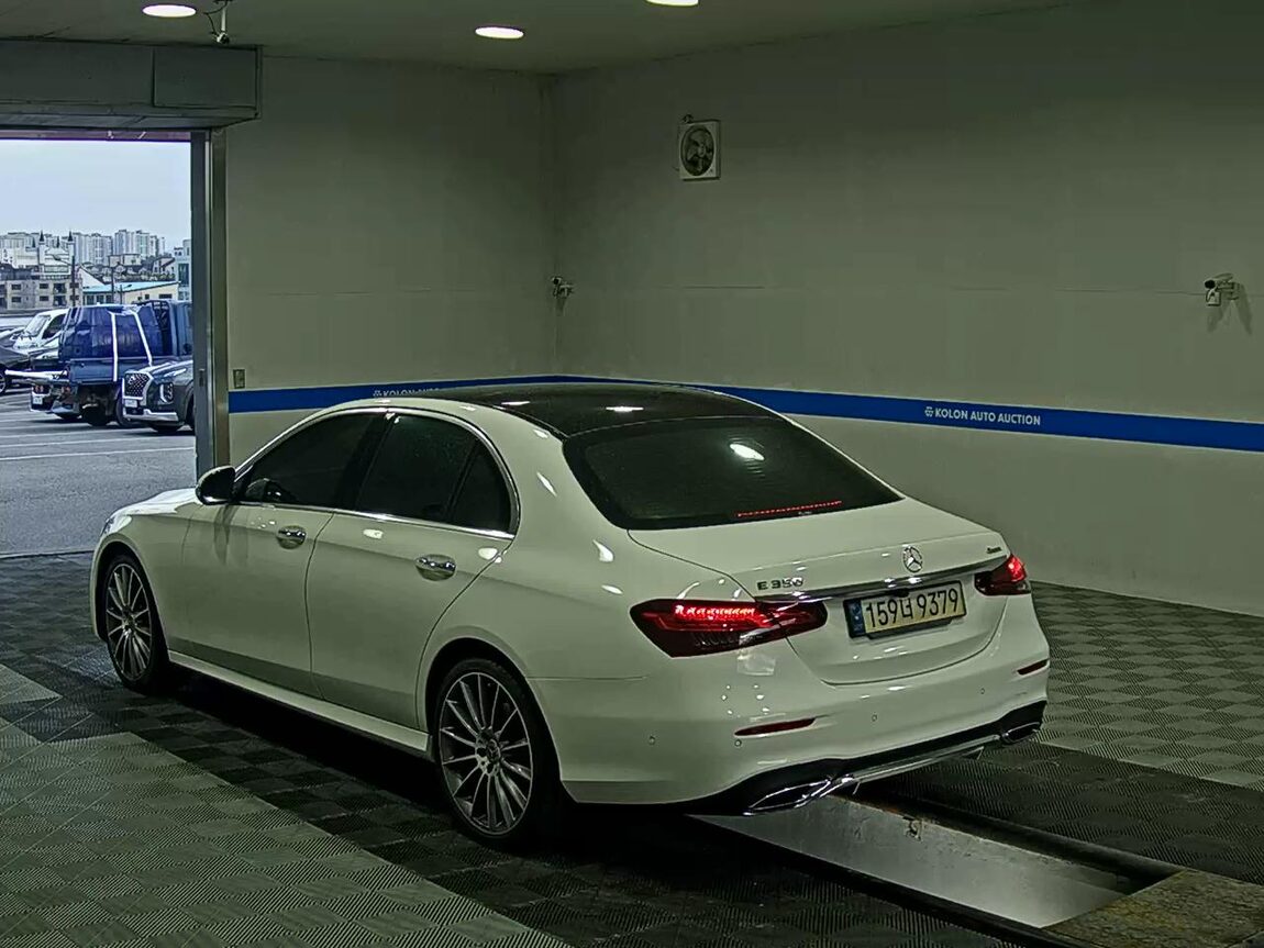 MERCEDES-BENZ E-CLASS (5TH GEN) E350 4MATIC AMG LINE 2022 - zdjęcie 6