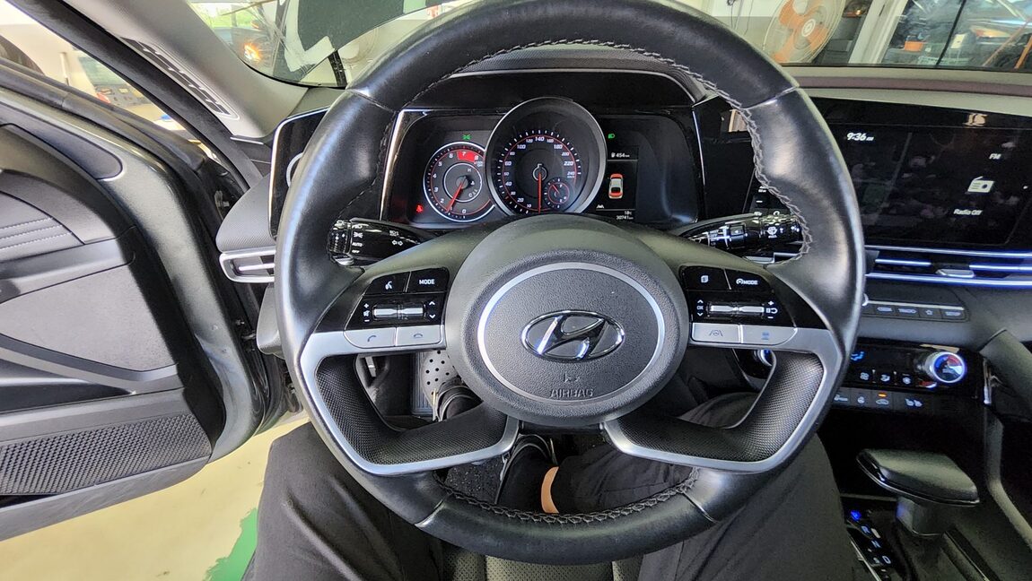 HYUNDAI AVANTE (CN7) 1.6 GASOLINE MODERN 2023 - zdjęcie 17