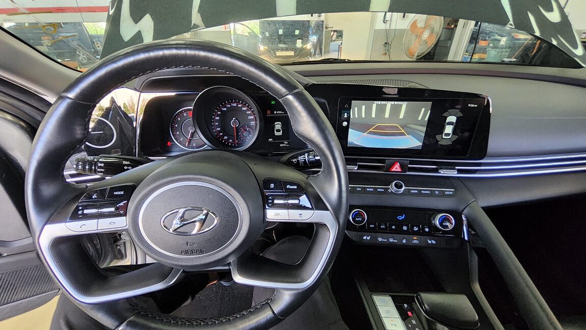 HYUNDAI AVANTE (CN7) 1.6 GASOLINE MODERN 2023 - zdjęcie 19