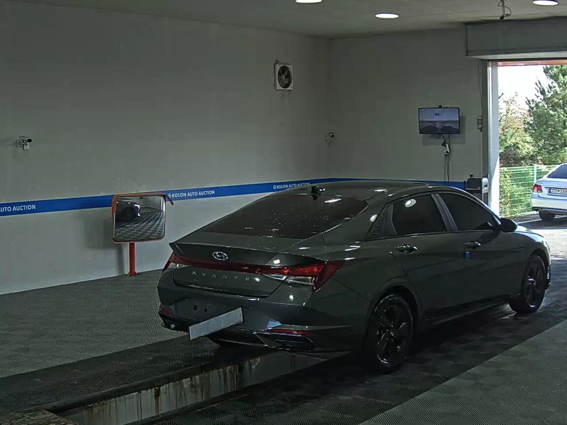 HYUNDAI AVANTE (CN7) 1.6 GASOLINE MODERN 2023 - zdjęcie 5
