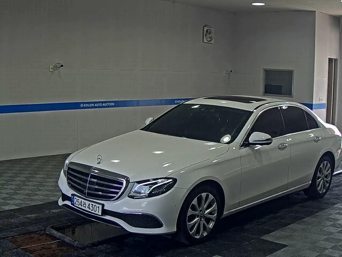 MERCEDES-BENZ E-CLASS (5TH GEN) E300 4MATIC EXCLUSIVE 2020 - zdjęcie 2
