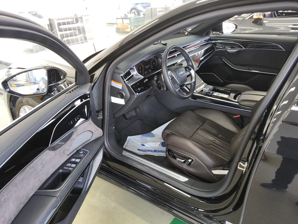 AUDI A8 (4TH GEN) L 55 TFSI QUATTRO 2021 - zdjęcie 10