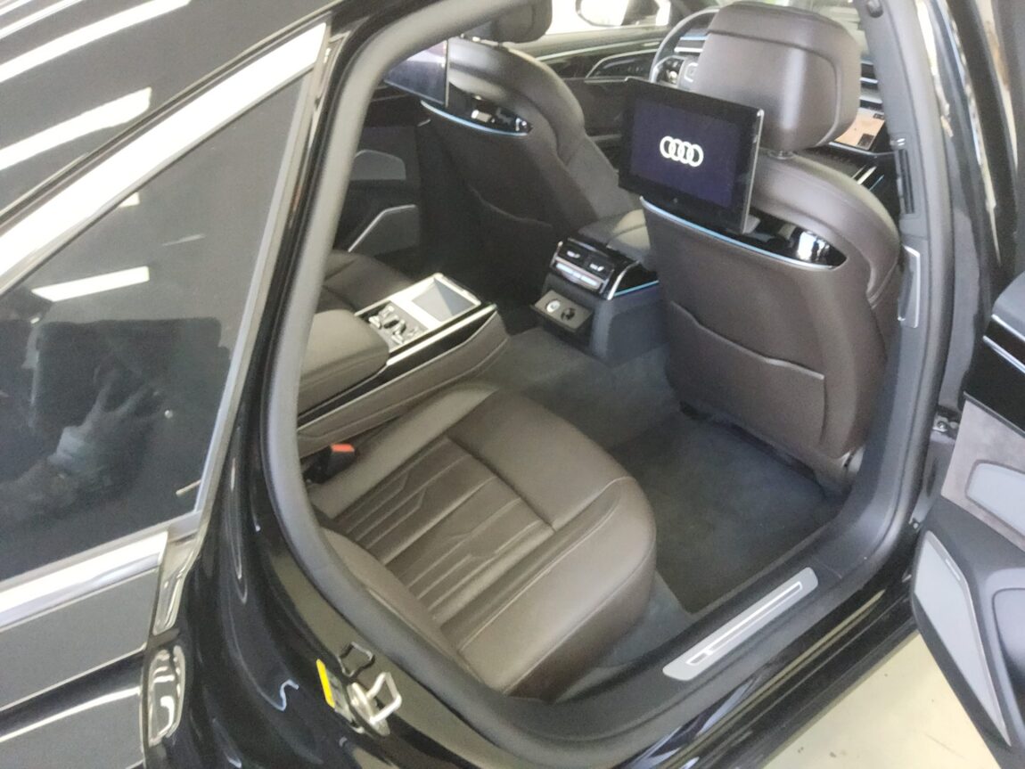 AUDI A8 (4TH GEN) L 55 TFSI QUATTRO 2021 - zdjęcie 13