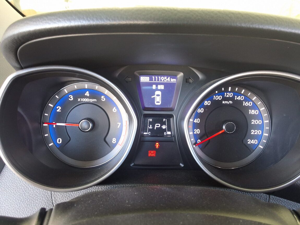 HYUNDAI NEW i30 1.6 GDi UNIQUE 2012 - zdjęcie 9