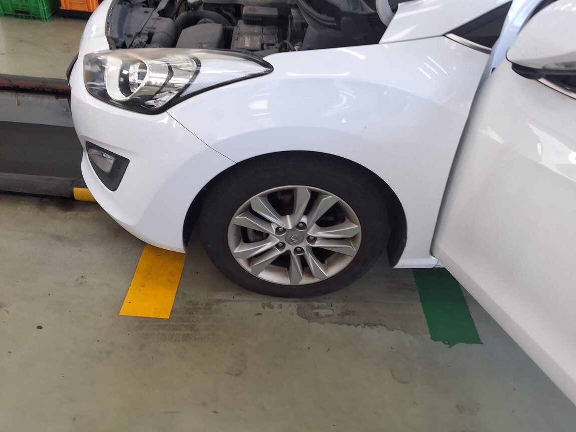 HYUNDAI NEW i30 1.6 GDi UNIQUE 2012 - zdjęcie 21