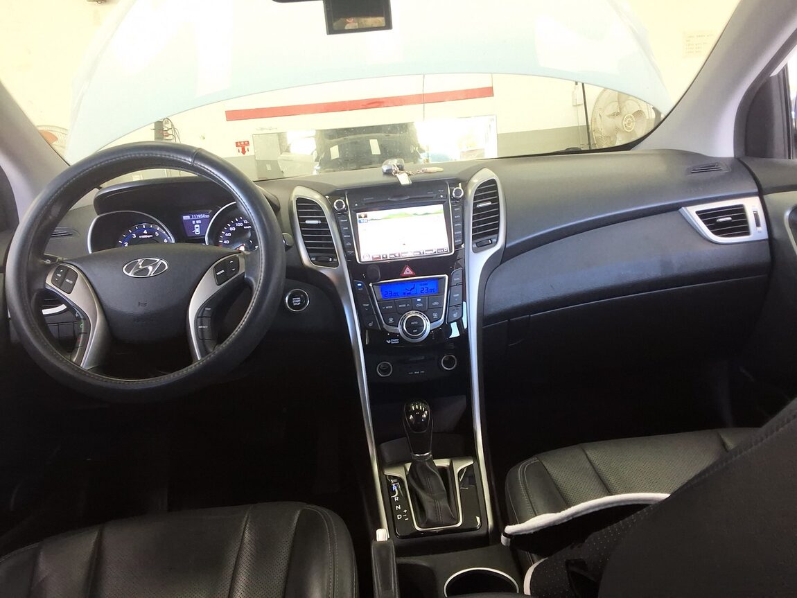HYUNDAI NEW i30 1.6 GDi UNIQUE 2012 - zdjęcie 11