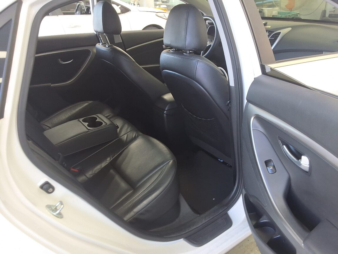 HYUNDAI NEW i30 1.6 GDi UNIQUE 2012 - zdjęcie 13