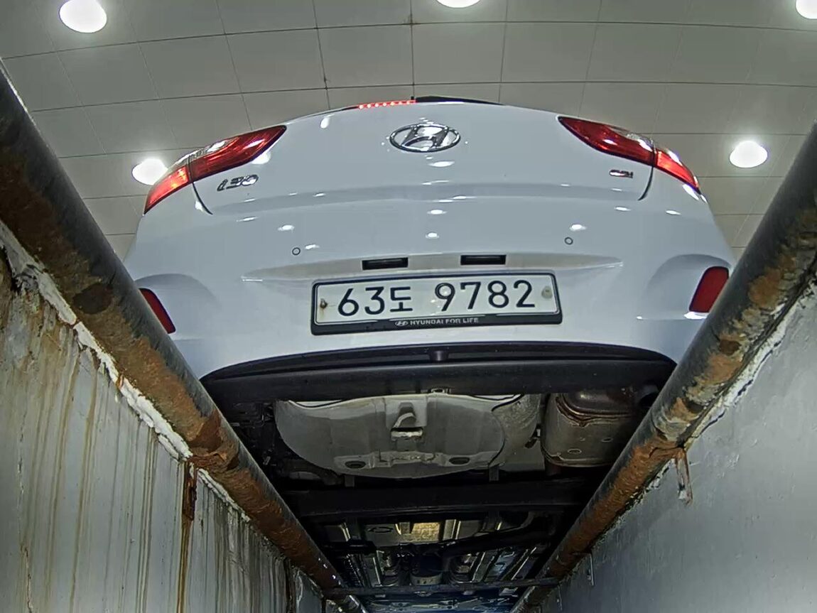 HYUNDAI NEW i30 1.6 GDi UNIQUE 2012 - zdjęcie 8
