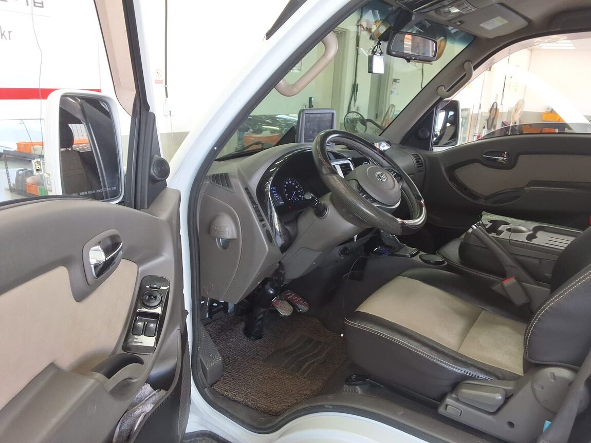 HYUNDAI PORTER II CRDi SUPER CAB EXTRA LONG WHEELBASE PREMIUM 2021 - zdjęcie 10