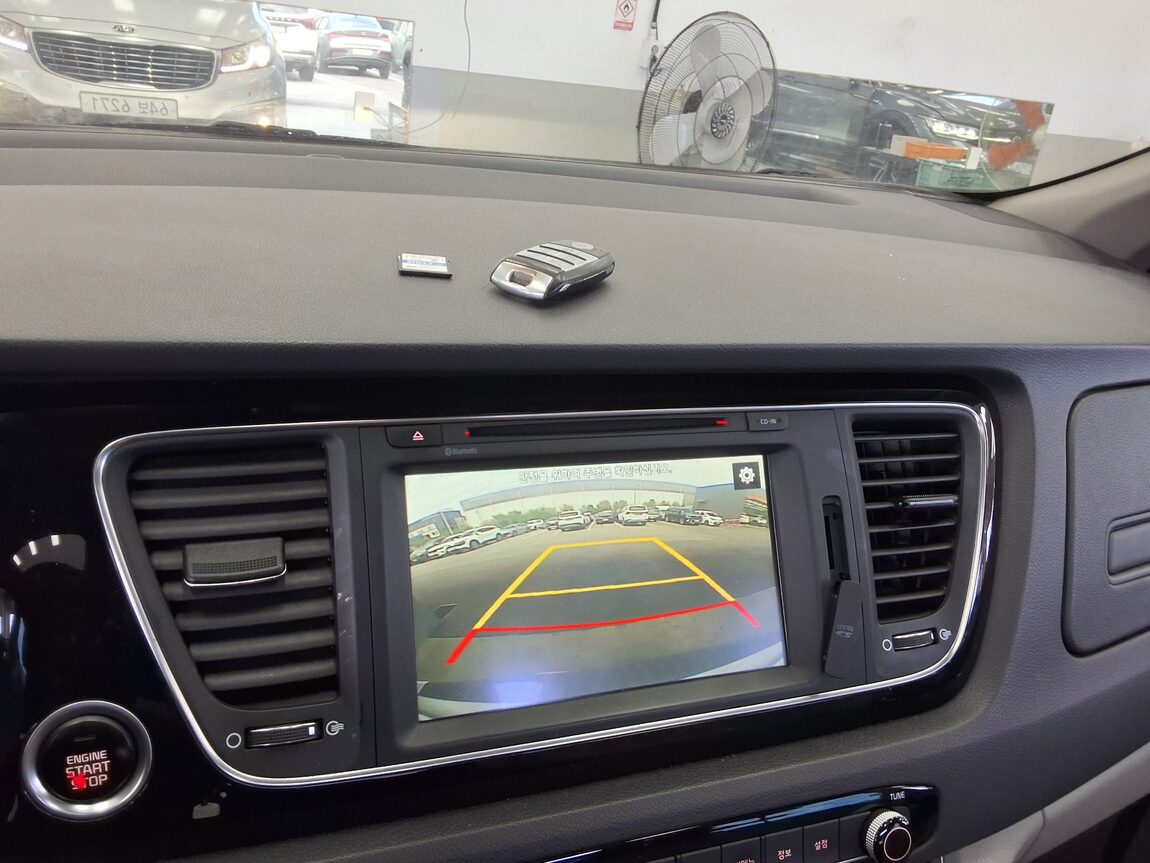KIA ALL NEW CARNIVAL 9-SEATER DIESEL PRESTIGE 2015 - zdjęcie 18