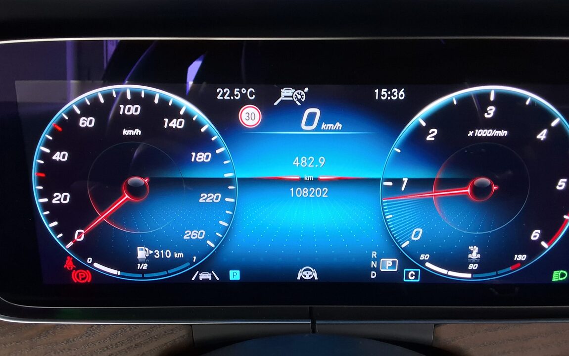 MERCEDES-BENZ E-CLASS (5TH GEN) E220d 4MATIC EXCLUSIVE 2021 - zdjęcie 9