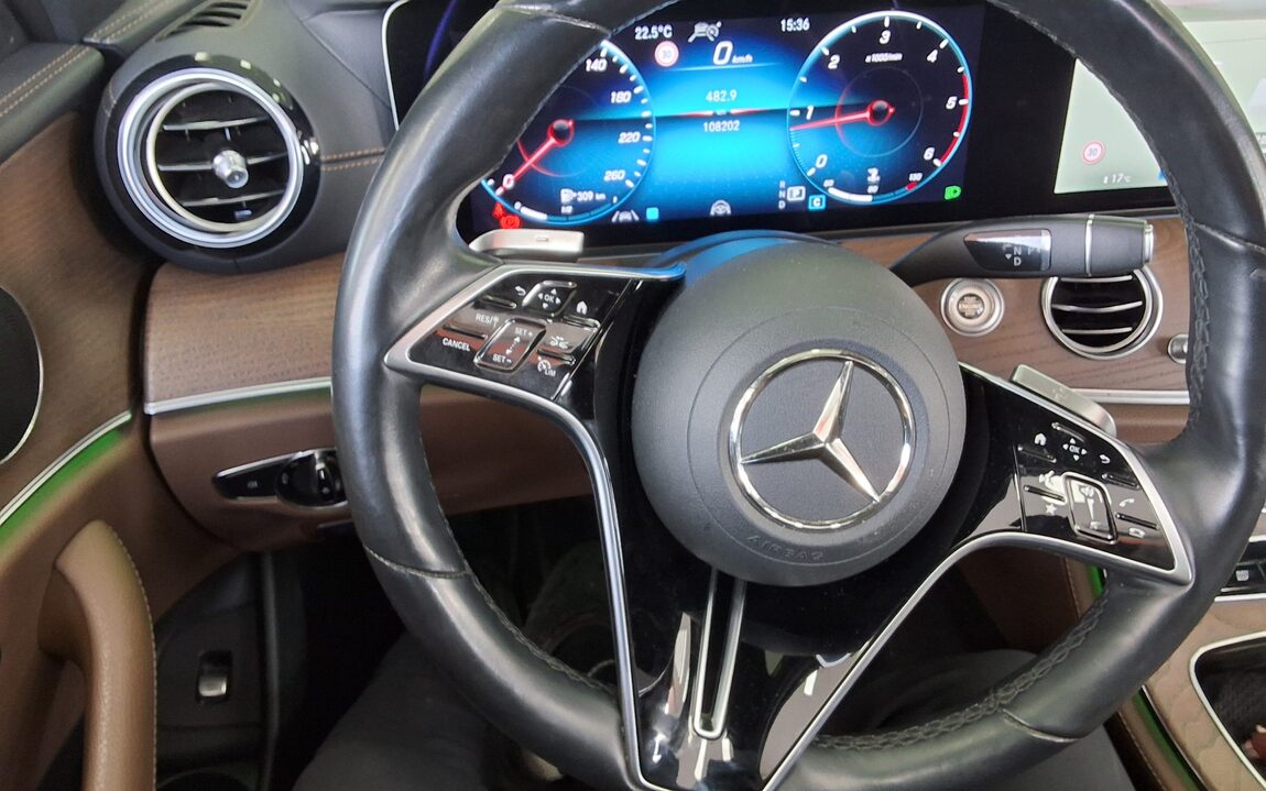 MERCEDES-BENZ E-CLASS (5TH GEN) E220d 4MATIC EXCLUSIVE 2021 - zdjęcie 17