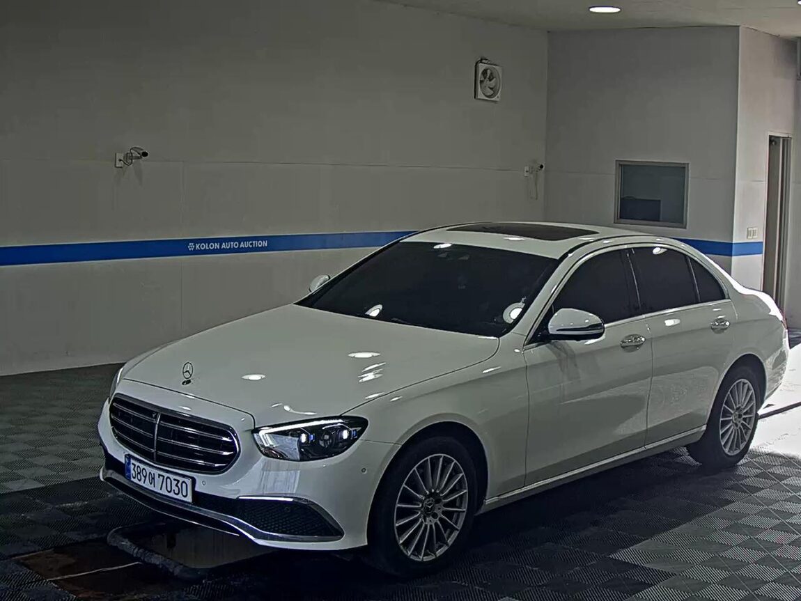MERCEDES-BENZ E-CLASS (5TH GEN) E220d 4MATIC EXCLUSIVE 2021 - zdjęcie 2