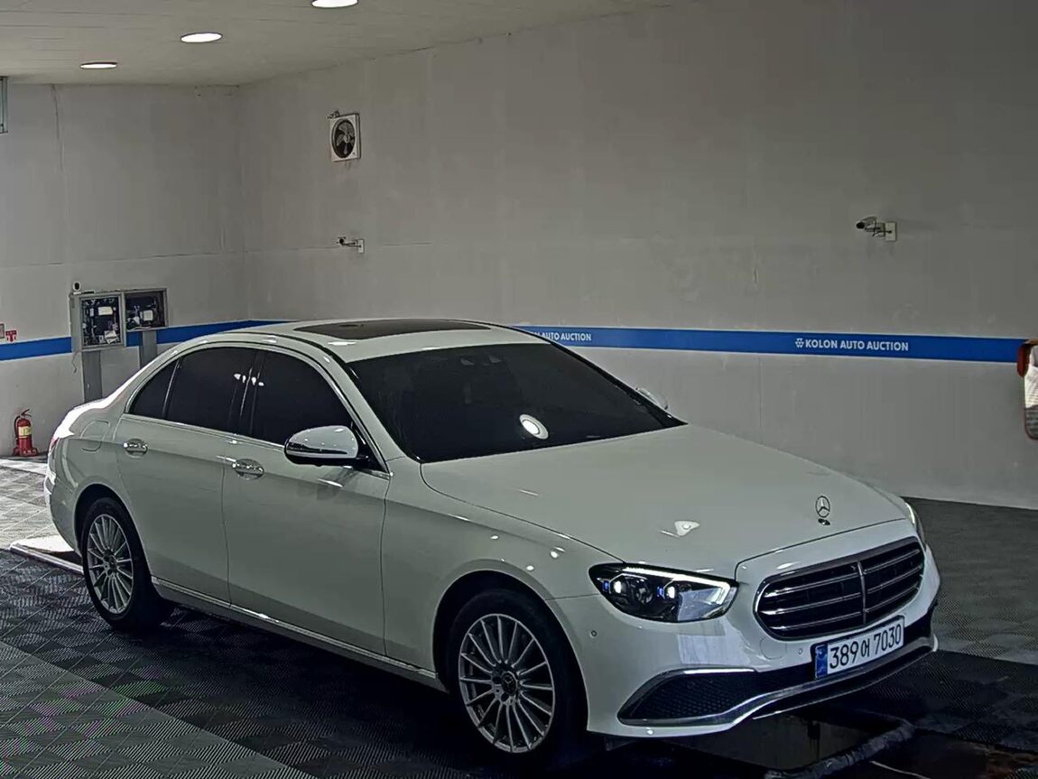 MERCEDES-BENZ E-CLASS (5TH GEN) E220d 4MATIC EXCLUSIVE 2021 - zdjęcie 3
