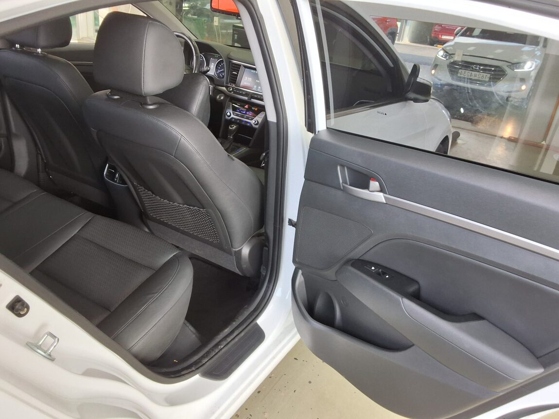 HYUNDAI AVANTE AD 1.6 GDi PREMIUM 2017 - zdjęcie 13