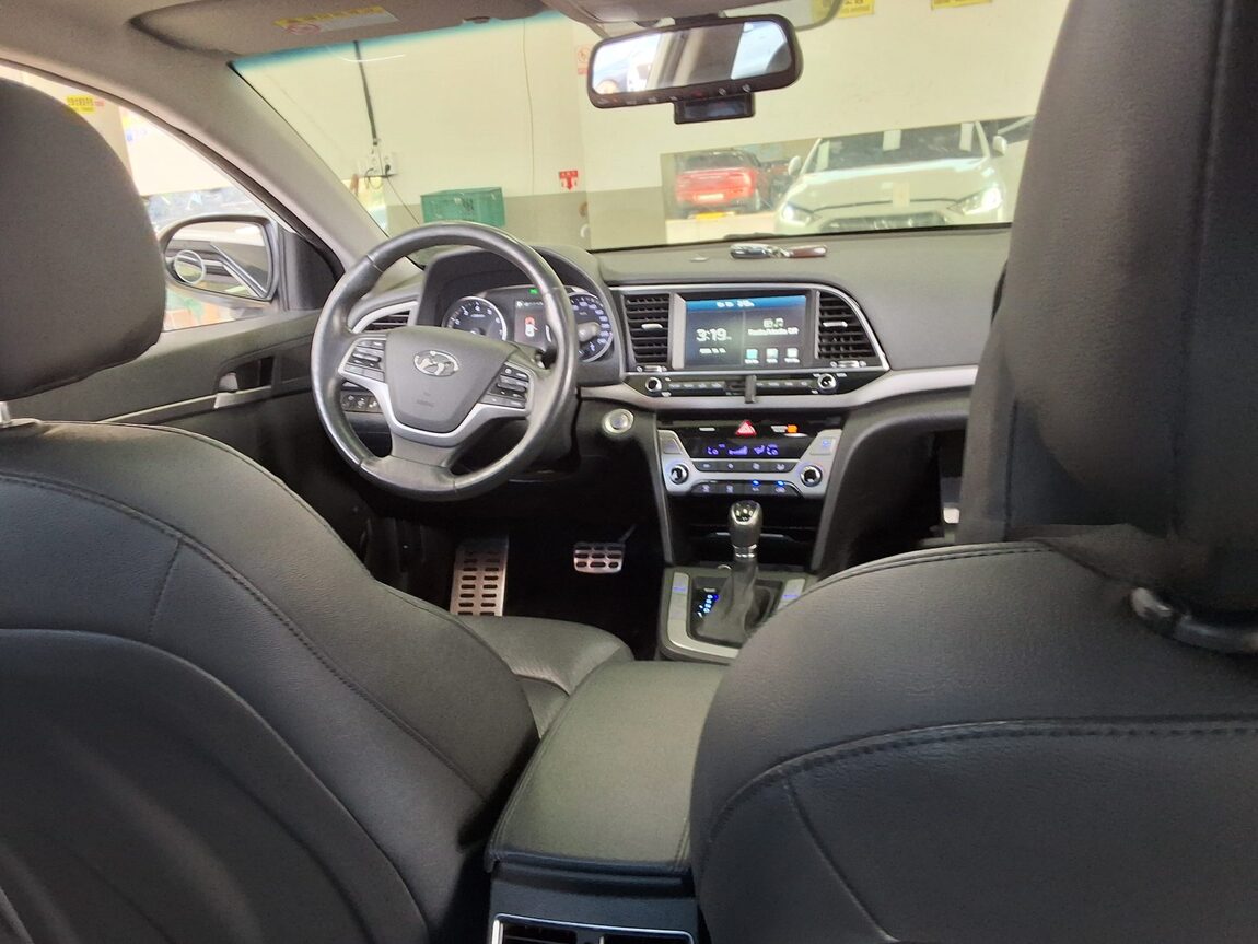 HYUNDAI AVANTE AD 1.6 GDi PREMIUM 2017 - zdjęcie 11