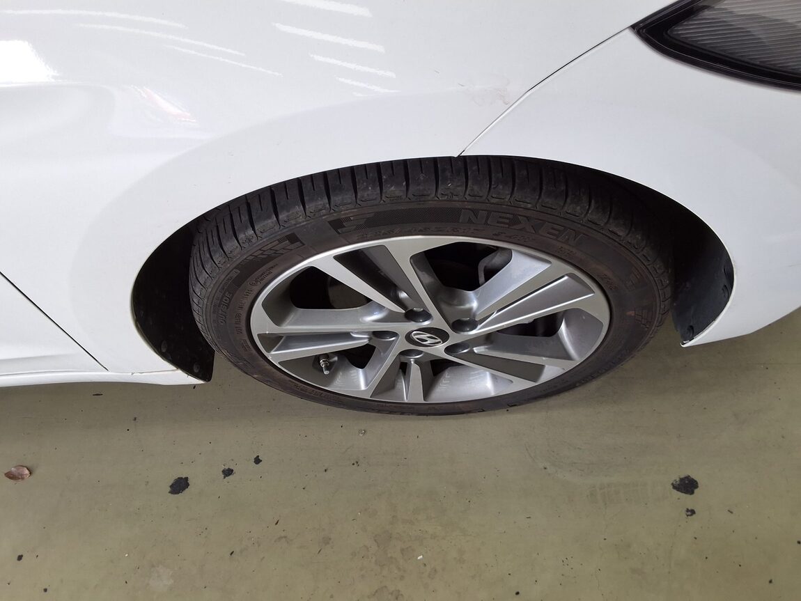 HYUNDAI AVANTE AD 1.6 GDi PREMIUM 2017 - zdjęcie 25