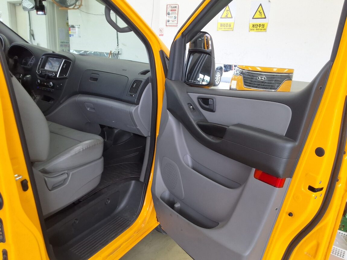 HYUNDAI THE NEW GRAND STAREX CHILD SAFETY VEHICLE 12-SEATER DIESEL 2019 - zdjęcie 14