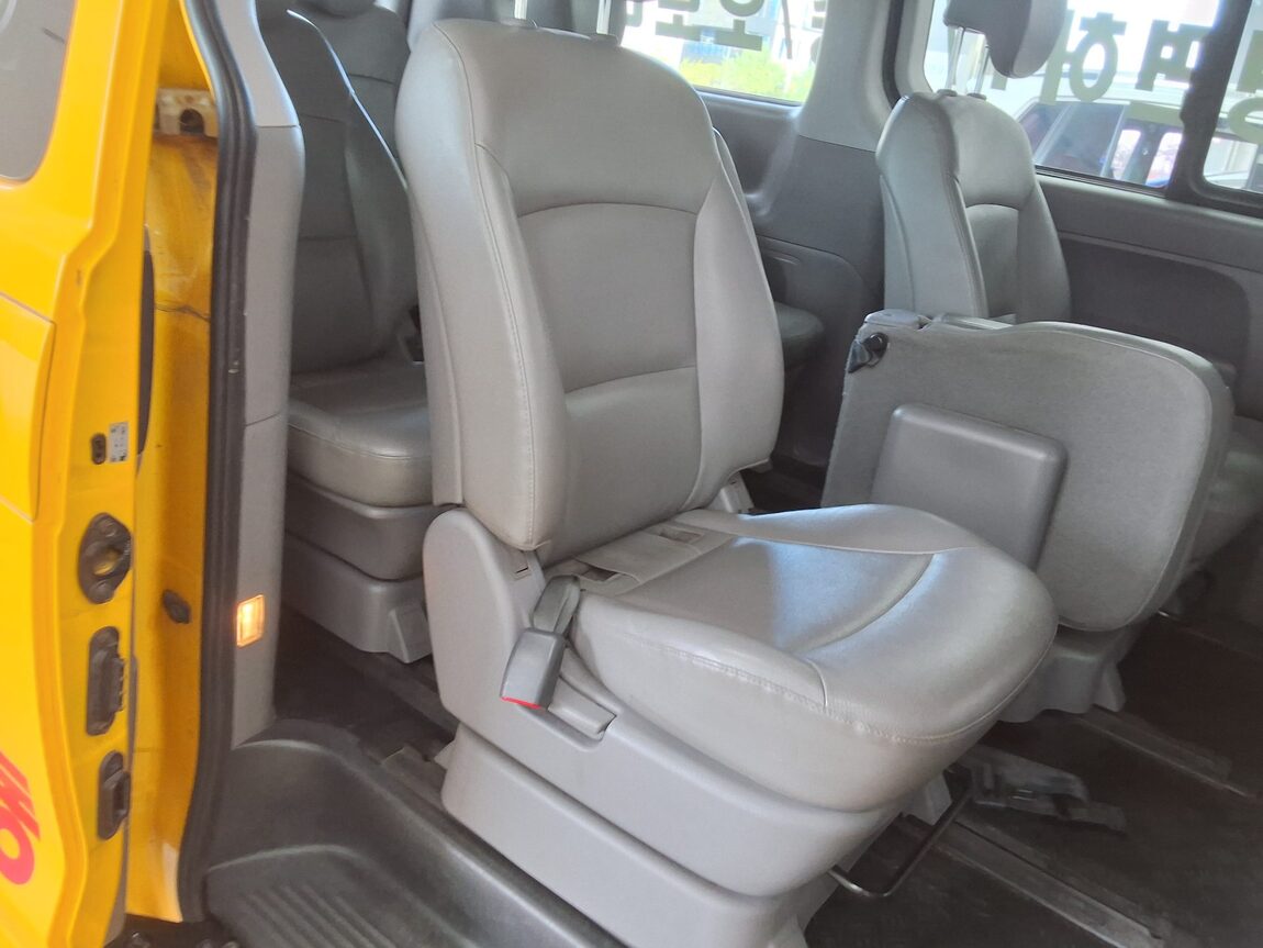 HYUNDAI THE NEW GRAND STAREX CHILD SAFETY VEHICLE 12-SEATER DIESEL 2019 - zdjęcie 13