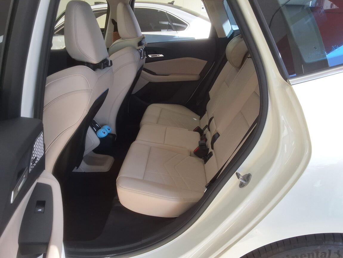 BMW ACTIVE TOURER (2ND GEN) 220i M SPORT DESIGN 2025 - zdjęcie 13