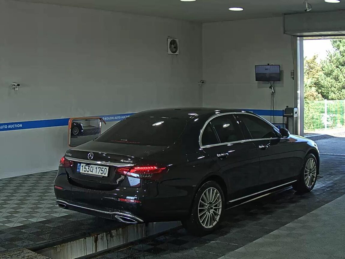 MERCEDES-BENZ E-CLASS (5TH GEN) E220d 4MATIC EXCLUSIVE 2021 - zdjęcie 5