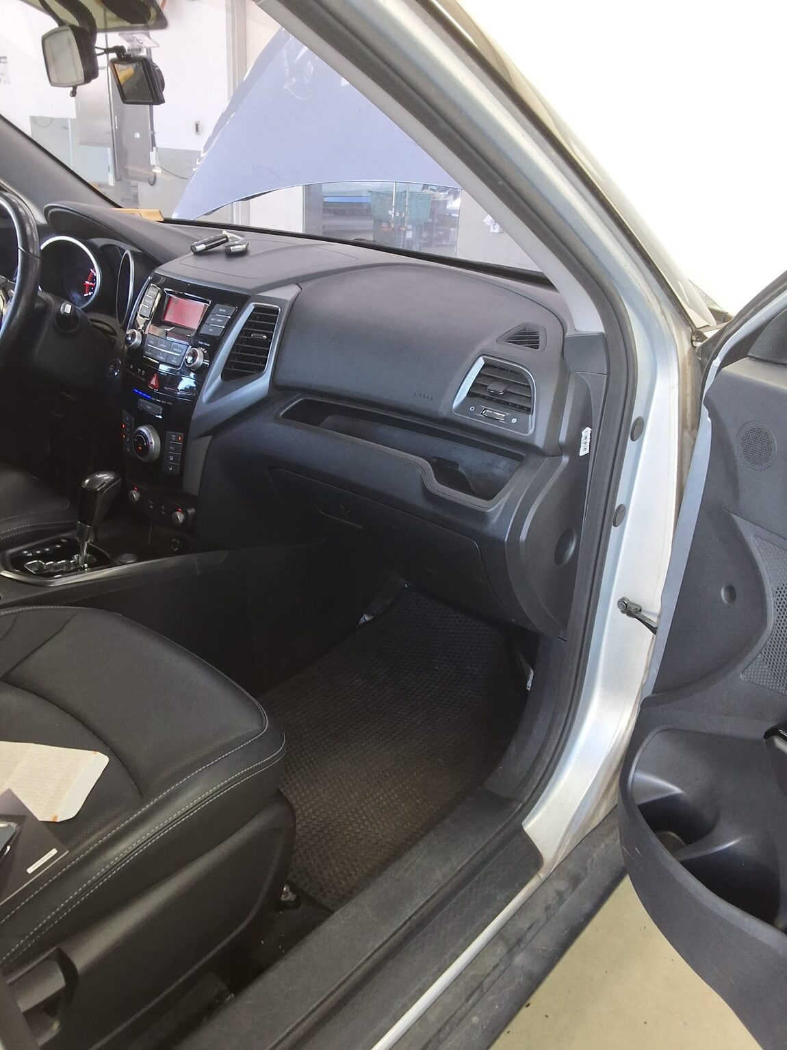 KG MOBILITY (SSANGYONG) TIVOLI GASOLINE 2WD VX 2017 - zdjęcie 14