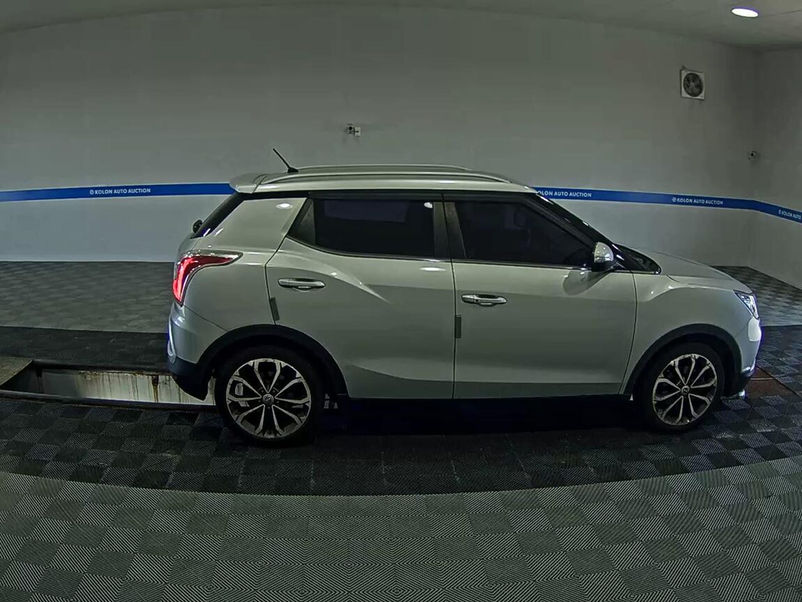 KG MOBILITY (SSANGYONG) TIVOLI GASOLINE 2WD VX 2017 - zdjęcie 4