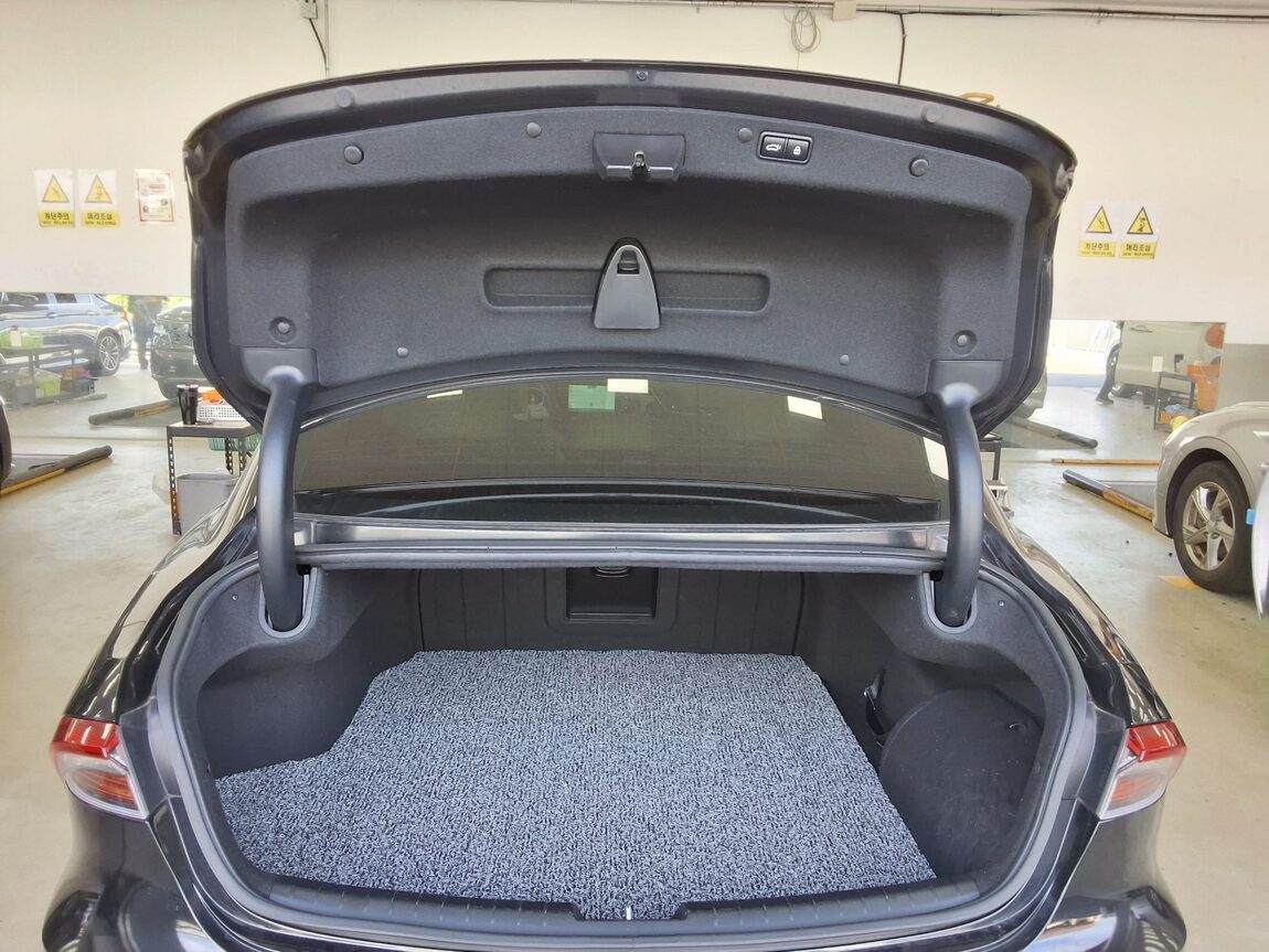 HYUNDAI THE NEW GRANDEUR IG HYBRID 2.4 HEV LE BLANC 2023 - zdjęcie 15