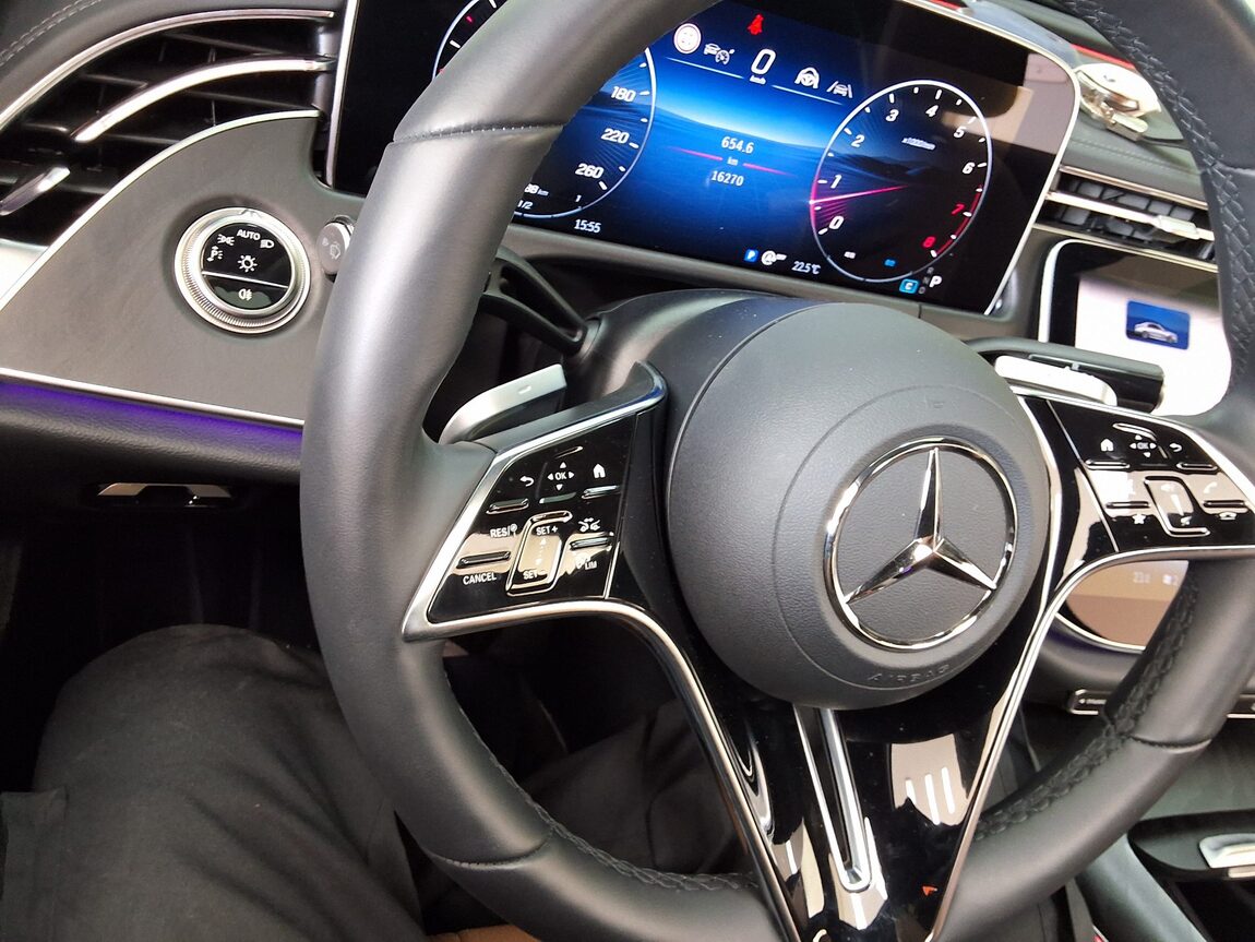 MERCEDES-BENZ E-CLASS (6TH GEN) E200 AVANTGARDE 2025 - zdjęcie 23