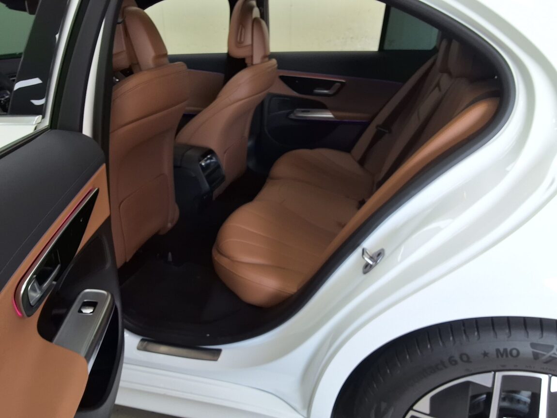 MERCEDES-BENZ E-CLASS (6TH GEN) E200 AVANTGARDE 2025 - zdjęcie 13