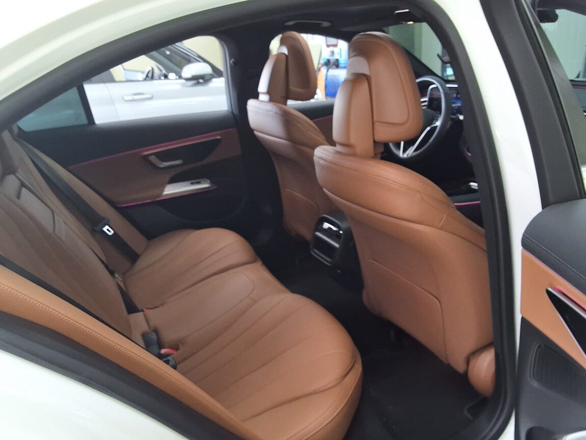 MERCEDES-BENZ E-CLASS (6TH GEN) E200 AVANTGARDE 2025 - zdjęcie 14