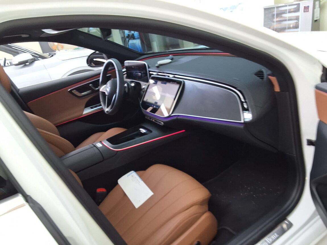 MERCEDES-BENZ E-CLASS (6TH GEN) E200 AVANTGARDE 2025 - zdjęcie 15