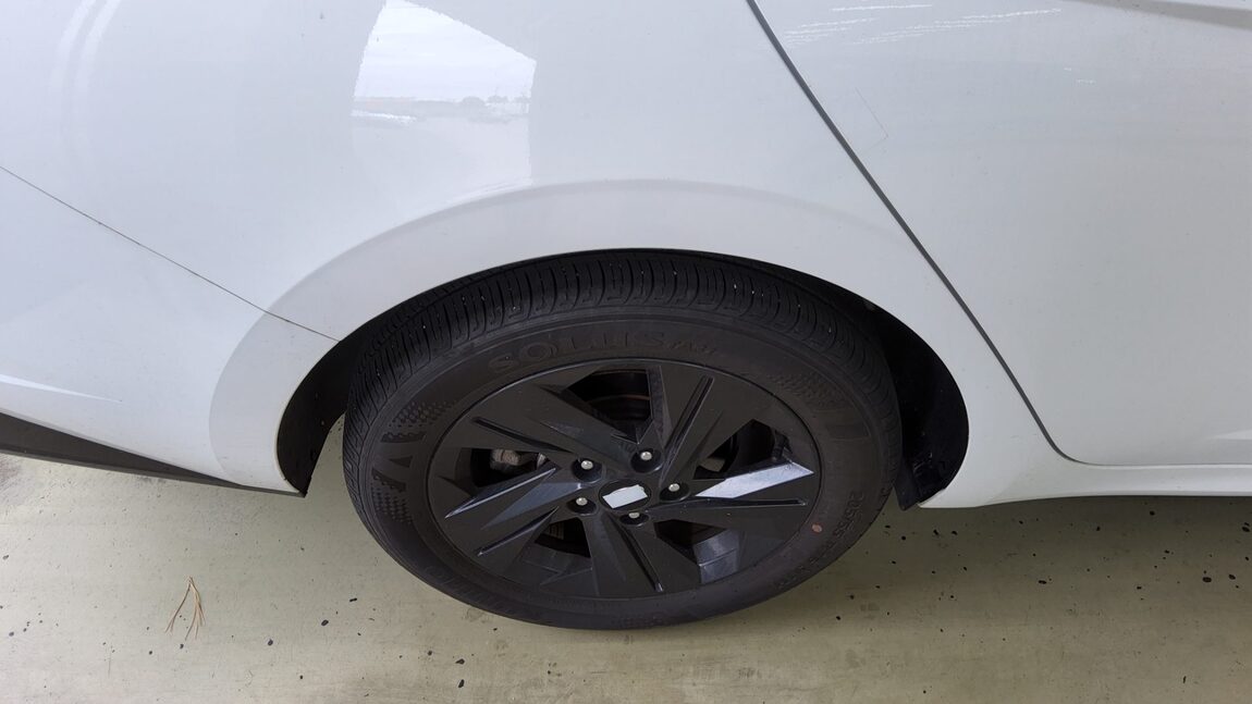 HYUNDAI AVANTE (CN7) 1.6 GASOLINE MODERN 2023 - zdjęcie 26