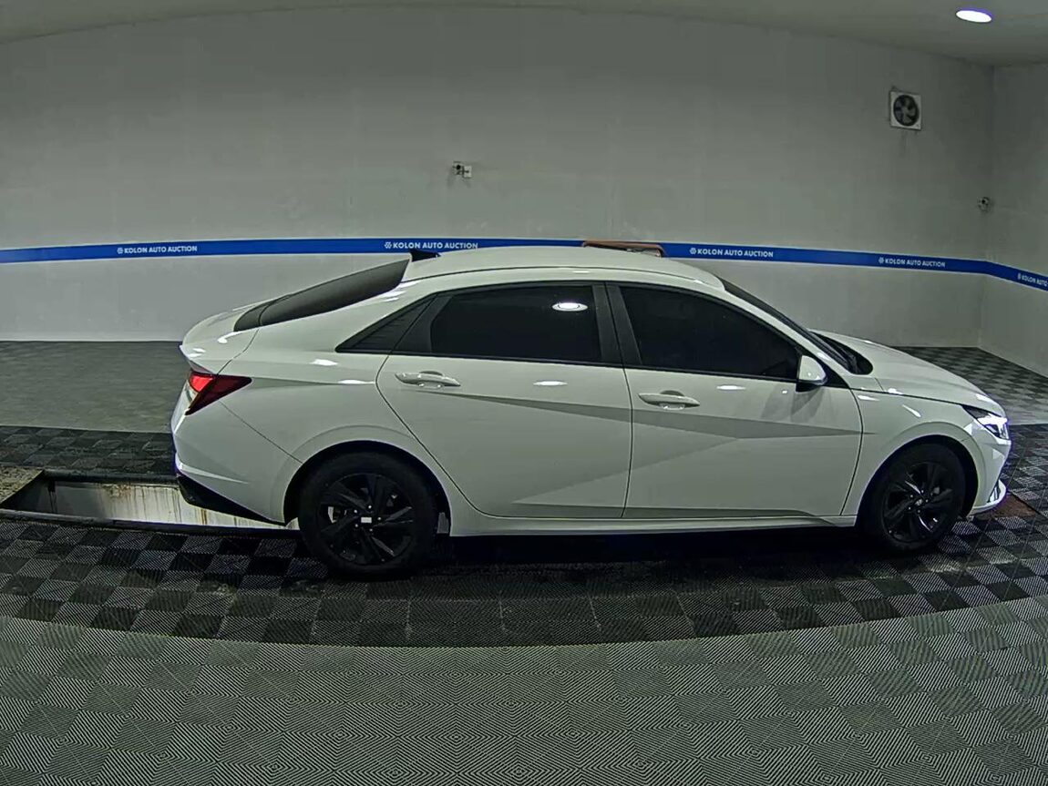 HYUNDAI AVANTE (CN7) 1.6 GASOLINE MODERN 2023 - zdjęcie 4