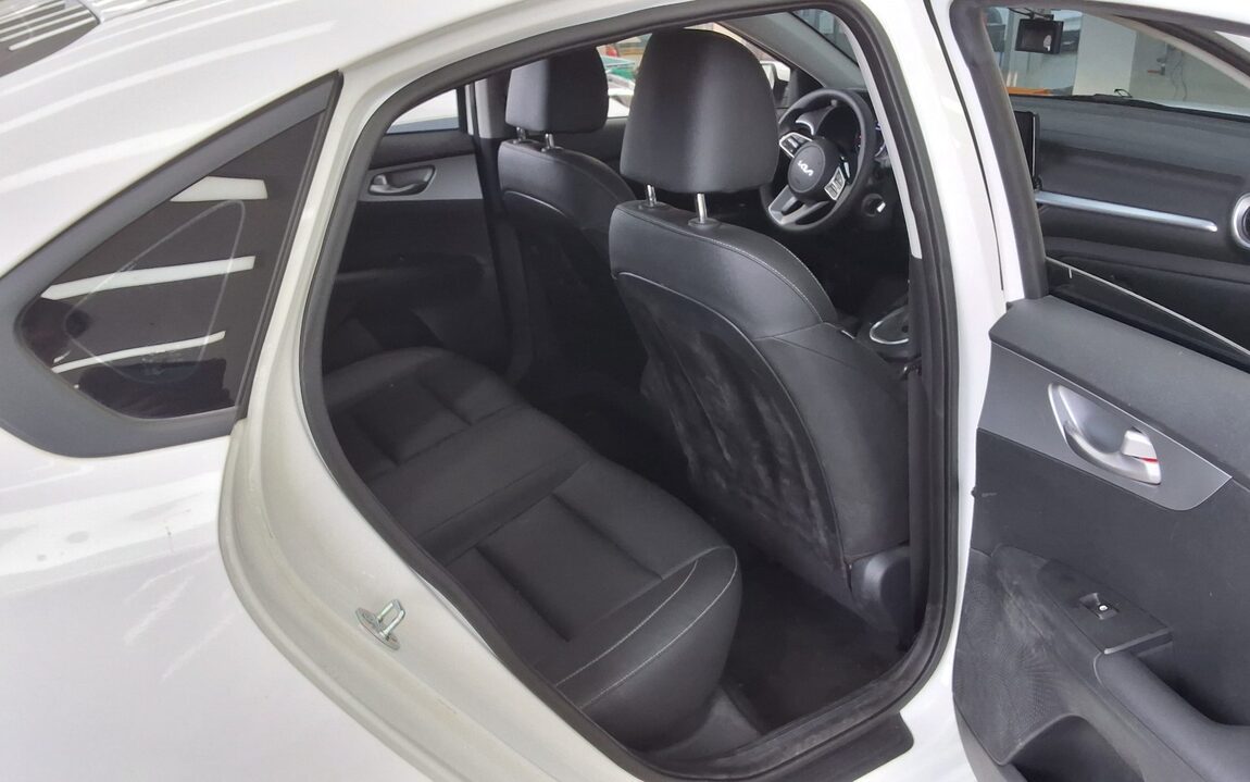 KIA THE NEW K3 1.6 GASOLINE TRENDY 2024 - zdjęcie 13