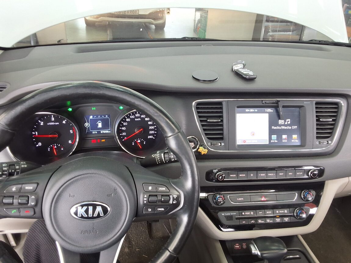 KIA ALL NEW CARNIVAL 9-SEATER DIESEL LUXURY 2018 - zdjęcie 17