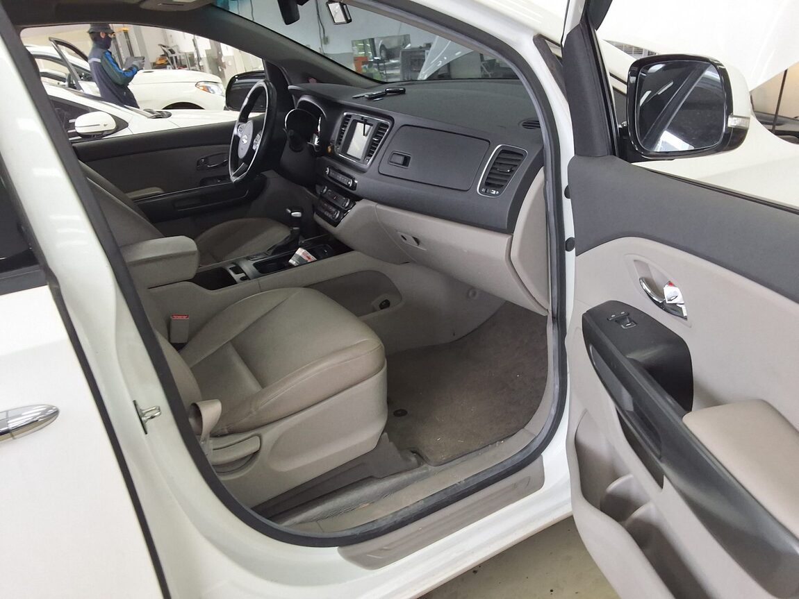 KIA ALL NEW CARNIVAL 9-SEATER DIESEL LUXURY 2018 - zdjęcie 14