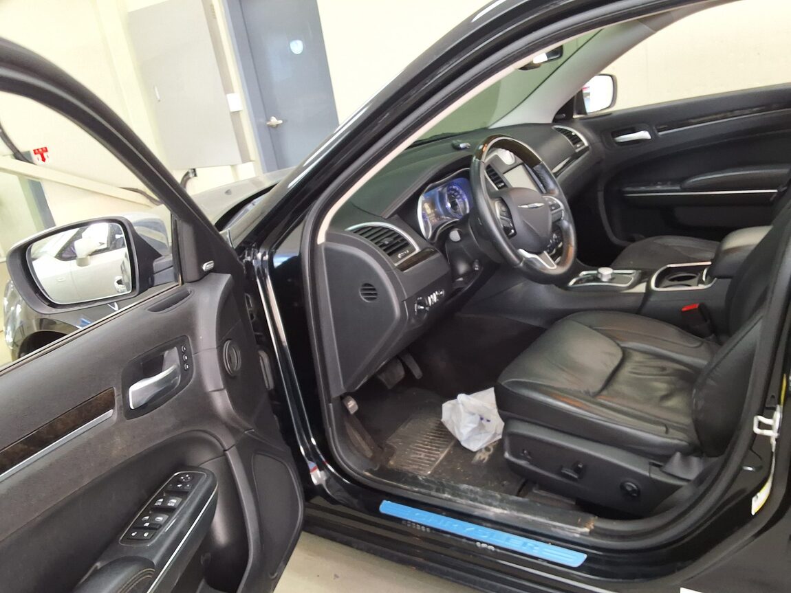 CHRYSLER 300C (2ND GEN) 3.6 2016 - zdjęcie 11